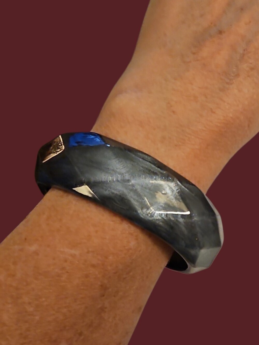 Vintage Silver Metallic Faceted Resin Bangle Bracelet - Picture 1 of 6